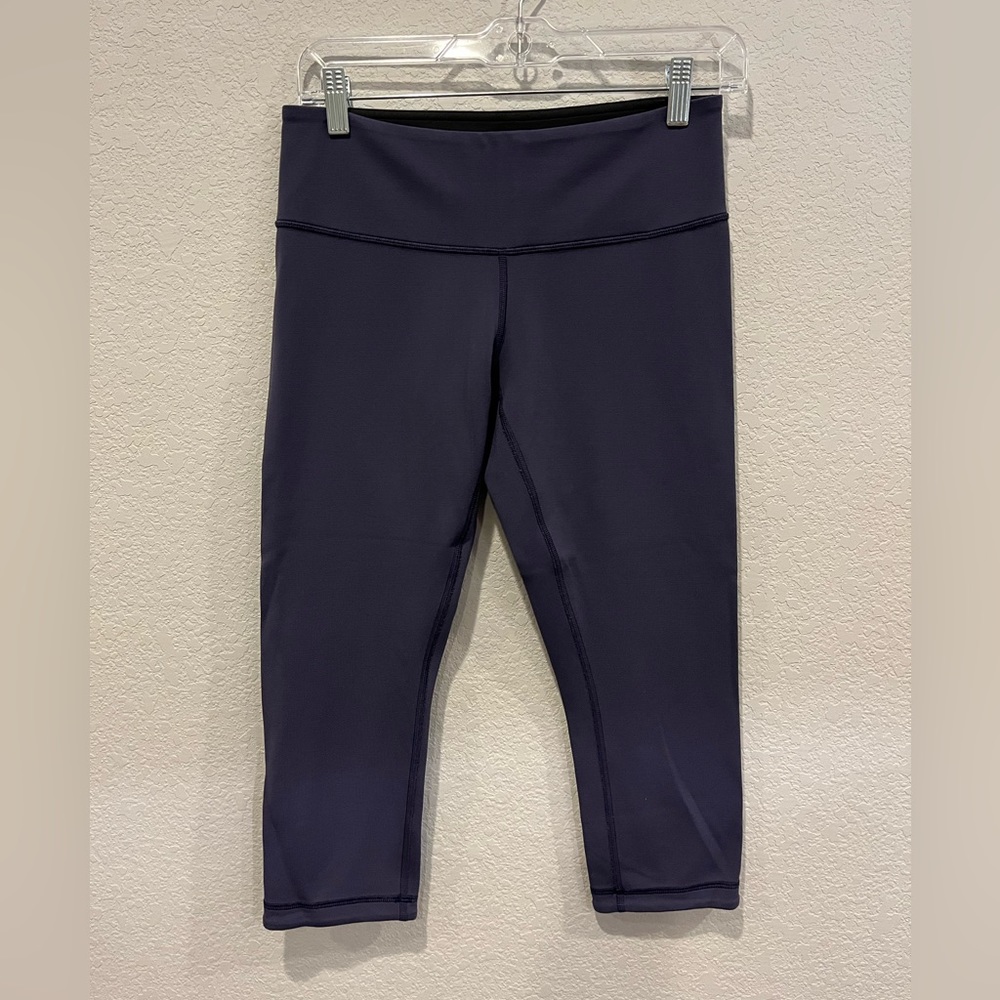 Lululemon. 8. Great condition. Purple crop.
